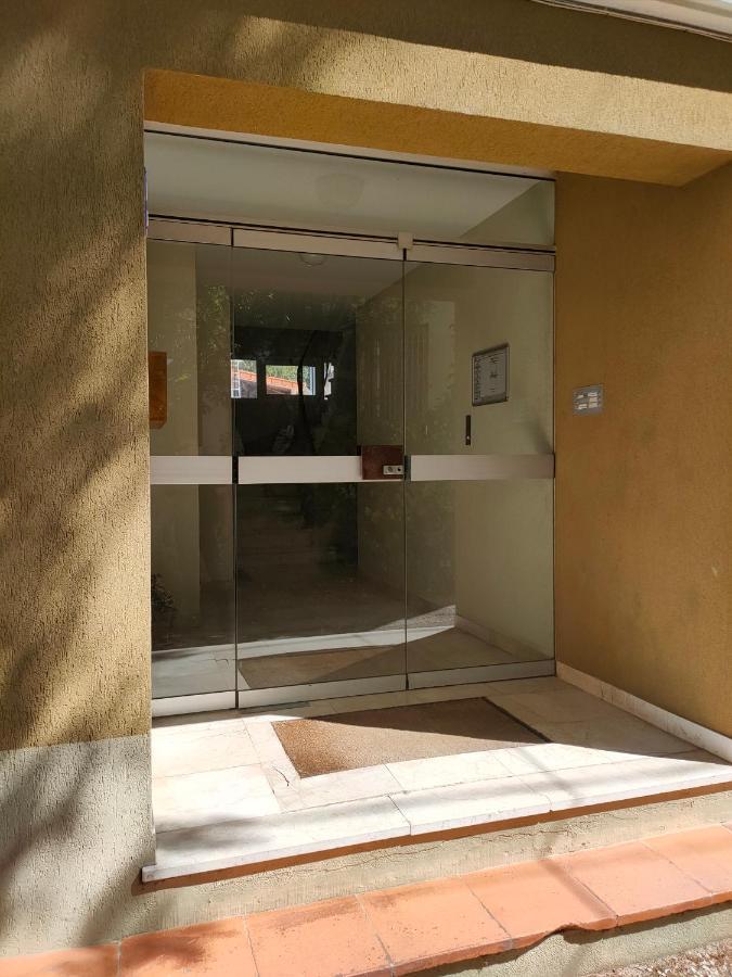 Apartment Joli Les Pieds Dans L Eau Avec Place De Parking Gratuite